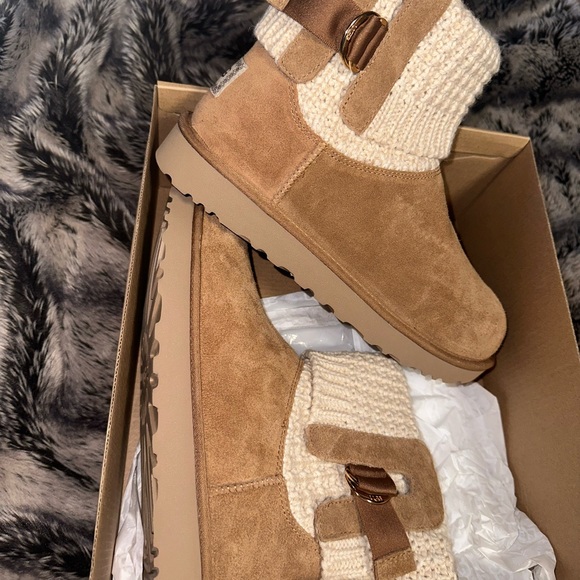 UGG Classic Solene Mini Bootie - Picture 3 of 8